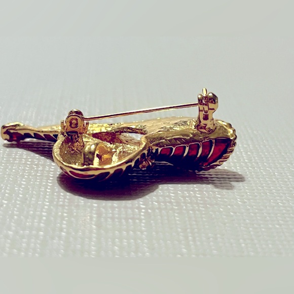 Vintage SPOONTIQUES Gold tone Red Hat Ladies Brooch Pin - Picture 7 of 9